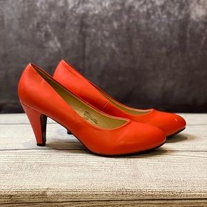 Chase + Chloe persimmon red heels